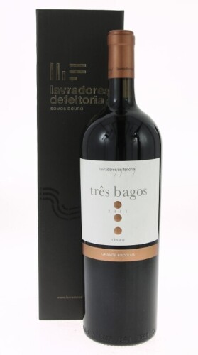 Lote 24 - TRÊS BAGOS GRANDE ESCOLHA 2011 MAGNUM - Garrafa magnum de Vinho Tinto, Grande Escolha 2011, Lavradores de Feitoria, (1500ml). Nota: em caixa de cartão original