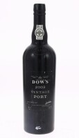 Lote 104 - PORTO DOW'S VINTAGE 2003 - Garrafa de Vinho do Porto, Vintage 2003, Bottled in 2005, Symington Family Estates, (750ml - 20%vol.). Nota: garrafa idêntica à venda por € 109. Consultar valor indicativo em https://t.ly/RJQCB