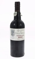 Lote 170 - PORTO QUINTA DO VALE MEÃO VINTAGE 2001 - Garrafa de Vinho do Porto, Vintage 2001, F. Olazabal & Filhos, Vila Nova de Foz Côa, (750ml- 19,5%vol.). Nota: garrafa idêntica à venda por € 75. Consultar valor indicativo em https://t.ly/CCMK