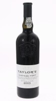 Lote 268 - PORTO TAYLOR'S VINTAGE 2003 - Garrafa de Vinho do Porto, Vintage 2003, engarrafado em 2005, Quinta & Vineyard Bottlers, Vila Nova de Gaia, (750ml - 20,5%vol.). Nota: garrafa idêntica à venda por € 160. Consultar valor indicativo em https://esta