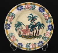 Lote 103 - PRATO EM FAIANÇA PORTUGUESA SÉC. XIX - Decoração policromada de paisagem com animal e bordo de flores. Dim:29 cm. Nota: com restauros