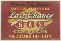 Lote 201 - PLACA PUBLICITÁRIA - Placa metálica com publicidade a gasolineira "Last Chance - Gas Next Service 100 Miles". Dim: 20x30 cm. Nota: sinais de uso