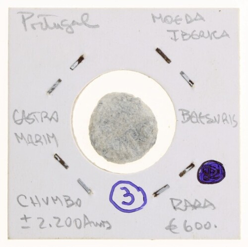 Lote 8 - PORTUGAL, MOEDA BAESURIS (CASTRO MARIM), SÉC. I A.C.. - Moeda de Triente em chumbo. Dim: 16 mm. Moeda idêntica à venda por € 600. Nota: sem classificação atribuída pela Oportunity Leilões, cabe ao licitante atribuir a classificação e a valorizaçã