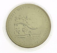 Lote 51 - EURO 2006, MEDALHA COMEMORATIVA - Em metal dourado Comemorativa do Europeu de Futebol de Portugal em 2006. Dim: 40 mm (diâmetro). Nota: em embalagem selada