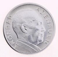 Lote 52 - KONRAD ADENAUER - Medalha da Alemanha em liga metálica alusiva a Konrad Adenauer (1876-1967). Dim: 35 mm (diâmetro)