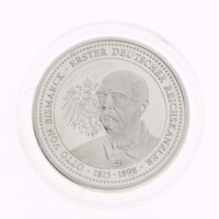 Lote 108 - ALEMANHA, MEDALHA COMEMORATIVA - Medalha em liga de metal prateado comemorativa de Otto von Bismarck. Dim: 30 mm (diâmetro). Nota: apresentada em alvéolo