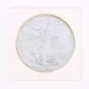 Lote 168 - ESTADOS UNIDOS DA AMÉRICA, MOEDA DE 1 DOLLAR EM PRATA 999, ANO 1994 - Moeda dos Estados Unidos da América, American Silver Eagle de 1994. Peso indicativo: 31.1 g. Dim: 40,6 mm (diâmetro). Nota: apresentada em invólucro de acrílico. Sem classifi