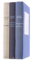 Lote 63 - CONJUNTO DE 3 LIVROS - Conjunto composto pelos seguintes títulos "Tempo di Roma", de Alexis Curvers," La fleur, le fruit, l`amande", de Gilbert Cesbron, "Sapho - moeurs parisiennes" de Alphonse Daudet, livros de capa dura. Nota: com sinais de u