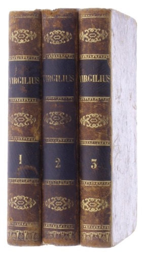 Lote 89 - "OPERA", LIVROS - Conjunto de 3 livros (Tomo i,II e III) por P: Virgilli Maronis, 1860, encadernação de capa dura a castanho e cercadura dourada Nota: com sinais de uso e armazenamento