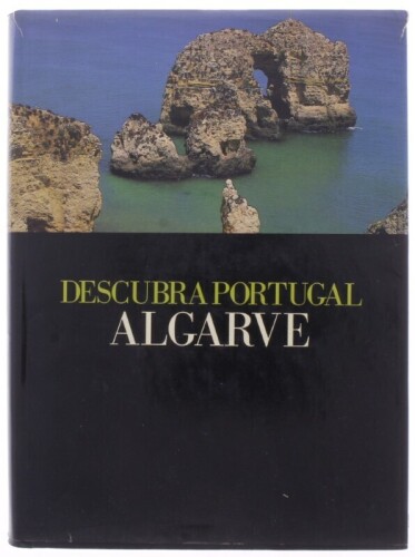 Lote 127 - "DESCUBRA PORTUGAL - ALGARVE", LIVRO - por João Pedro Silveira e José Couto Nogueira, edição Ediclube, capa dura, ilustrado.. Nota: com sinais de armazenamento