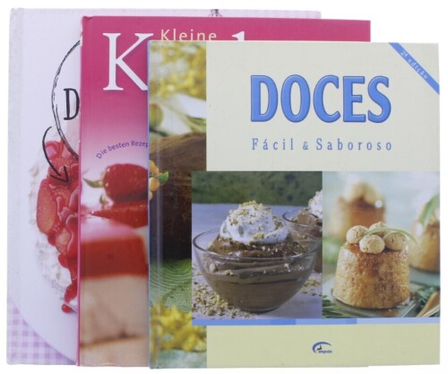 Lote 129 - CONJUNTO DE 3 LIVROS - Conjunto composto por "Doces - Fácil & Saboroso", "Kleine Kuchen & Torten" e "Bolos de Fruta - Pastelaria deliciosa com frutos frescos". Nota: com sinais de uso e armazenamento