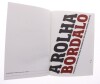 Lote 138 - "A ROLHA BORDALO, POLÍTICA E IMPRENSA NA OBRA HUMORÍSTICA DE RAFAEL BORDAL PINHEIRO", LIVRO - por Maria Manuel Pinto Barbosa e Álvaro Costa de Matos, de 2005, edição Hemenoteca Municipal de Lisboa, capa dura, ilustrado. Nota: com sinais de arma - 2