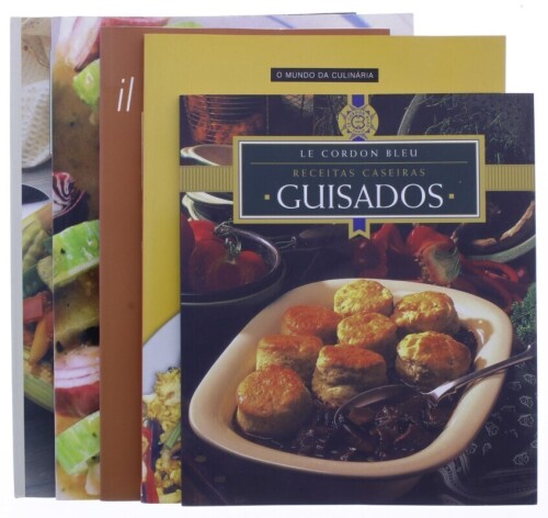 Lote 147 - CONJUNTO DE 5 LIVROS - Conjunto de livros composto pelos seguintes títulos "Receitas caseiras - Guisados", "Cozinha espanhola", "Per Tutti le occasioni - il Riso", "Tentação Culinária - Tapas" e "Boa mesa - Vegetais". Nota: com sinais de uso 