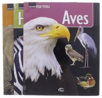 Lote 199 - CONJUNTO DE 3 LIVROS - "VIDA NA TERRA" - Conjunto composto pelos livros "Aves", "Herbívoros" e "Grandes Mamíferos". Nota: com sinais de uso e armazenamento