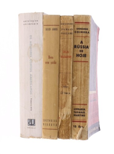 Lote 305 - CONJUNTO DE 4 LIVROS - Conjunto composto pelos livros "A Rússia de hoje e o homem de sempre" de Leonardo Coimbra,"Os melhores contos universais", "Colas Breugnon" de Romain Rolland e "Beco sem saída" de David Goodis. Nota: com sinais de uso e a