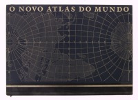 Lote 357 - O NOVO ATLAS DO MUNDO, LIVRO - Por AA.VV. Edição das Selecções do Reader's Digest, Lisboa, 1990. Dim: 38,5x27 cm. Encadernação cartonada com ferros a dourado. Profusamente ilustrado, sinais de manuseamento