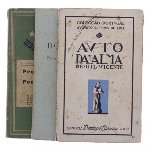 Lote 372 - CONJUNTO DE 3 LIVROS - Conjunto composto pelos livros "O auto da alma" de Gil Vicente, "Dom Duarte e os Prosadores da casa de Aviz" de Rodrigues Lapa e "Pequena história da poesia portuguesa" de João Matos. Nota: com sinais de uso e armazenamen