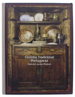 Lote 448 - "COZINHA TRADICIONAL PORTUGUESA ", LIVRO - por Maria Lourdes Modesto, de 1982, edição Verbo, capa dura, ilustrado. Nota: com sinais de uso e armazenamento