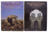 Lote 452 - "TEMAS DE HISTÓRIA DE PORTUGAL, 2 VOLS (RAIZ E MADRUGADA E ESPAÇO PORTUGUÊS)", LIVROS - por José Hermano Saraiva, de 1989, edição Viver Melhor/Circulo de Leitores, capas duras, ilustrados. Nota: com sinais de uso e armazenamento