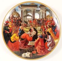 Lote 63 - PRATO DE PORCELANA PORCEL NATAL - prato com ilustração em policromia inspirada na pintura "Adoration des Mages" de G. Domenico, datado de 2000, número 964 de 30000. Prato em bom estado de conservação. Diâmetro: 20,9 cm