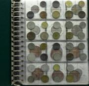 Lote 728 - Conjunto de 161 moedas de diversos paises, como Grécia, Inglaterra, Rodesia, Islandia, Costa Rica, Africa do Sul, Bolivia, México, CCCP, Dinamarca, Indonésia, entre outras.