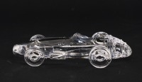 Lote 54 - ATLANTIS, MINIATURA AUTOMÓVEL EM CRISTAL COLECÇÃO GRAND PRIX - Representando modelo de formula 1 de Maserati 250F de 1956/57. Dim: 14 cm (aprox.).