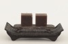 Lote 124 - CONJUNTO DECORATIVO - Conjunto de base em pedra com par de velas castanhas e suporte preto em madeira. Dim: 9x37x23 cm. Nota: sinais de uso