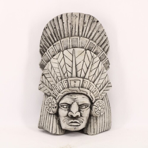 Lote 139 - MÁSCARA DE SUSPENSÃO - Ao estilo Azteca em pó de pedra. Dim: 21x13x6 cm