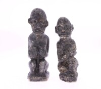 Lote 156 - FIGURAS EM PEDRA - 2 esculturas antropomórficas em pedra. Dim: 20 e 22 cm respectivamente