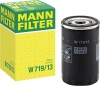 Lote 49 - Mann Filter Spin-On Oil Filter - W719/13: Filtro de alto desempenho com dimensões de 4,84 x 2,99 x 4,84 polegadas. Compatível com o número de peça OEM 102 184 05 01. O artigo provém de uma encomenda não entregue ao cliente, está em estado novo, 