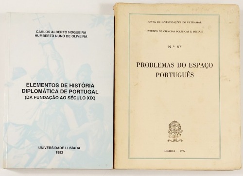 Lote 18 - PROBLEMAS DO ESPAÇO PORTUGUÊS (CURSO DE EXTENSÃO UNIVERSITÁRIA); ELEMENTOS DE HISTÓRIA DIPLOMÁTICA DE PORTUGAL (DA FUNDAÇÃO AO SÉCULO XIX). 2 OBRAS - AAVV (Raquel Soeiro de Brito; Banha de Andrade; Jorge Dias et alia), Lisboa, Junta de Investiga