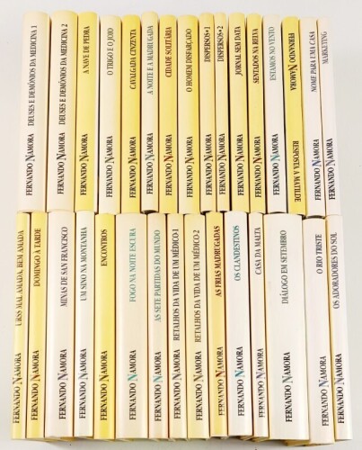 Lote 31 - FERNANDO NAMORA. 31 TOMOS: FOGO NA NOITE ESCURA; AS SETE PARTIDAS DO MUNDO; MARKETING, DEUSES E DEMÓNIOS DA MEDICINA (2 VOLS); A NAVE DE PEDRA; O TRIGO E O JOIO; O RIO TRISTE; OS ADORADORES DO SOL; DOMINGO À TARDE; CAVALGADA CINZENTA; MINAS DE S
