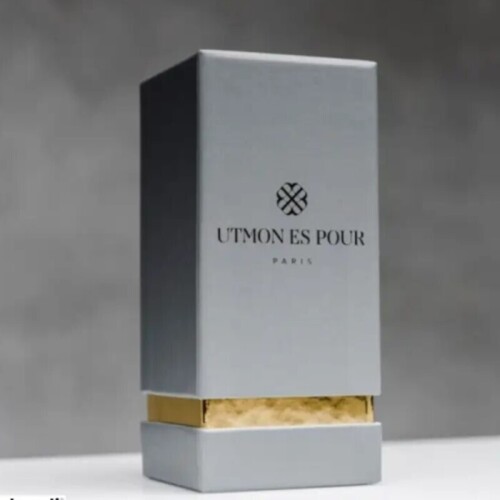 Lote 15 - Pack de 10 perfumes Utmon ES Pour Paris UTVOIR No.1, 50ml. Uma fragrância feminina de edição limitada feita em França com notas de aldeídos, bergamota, flores, couro, sândalo e baunilha, evocando memórias de verão. O artigo provém de uma encomen