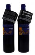 Lote 2002 - Duas garrafas de Vinho Tinto, da Região do Douro, Lavradores de Feitoria - Cheda, 2000, (13% vol. - 750 ml).