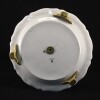 Lote 5 - VILLARI, SUPORTE DE BOLOS - Modelo Queen Elizabeth com 4 pratos em porcelana verde e dourada e fuste central com pega em metal dourado. Dim: 45 cm. Nota: com um pvp original de € 2.596 - 4