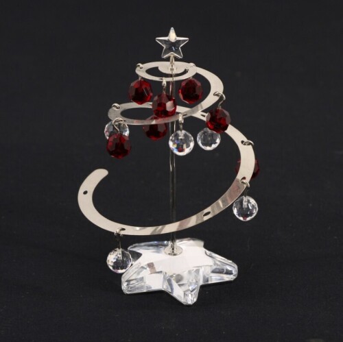 Lote 6 - SWAROVSKI, ÁRVORE DE NATAL - Em cristal e rodium com pendentes em cristal encarnado e translucido. Dim: 8 cm. Nota: com um pvp original de € 199. Falta de 3 pendentes