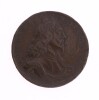 Lote 20 - MEDALHA COMEMORATIVA DE CARLOS I EM BRONZE - Anverso com o busto de Carlos I de Inglaterra e reverso com a Coroa Celeste e paisagem com ovelhas. Legendas em latim. Dim: 50 mm