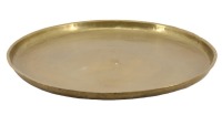 Lote 14 - TABULEIRO EM LATÃO DE GRANDES DIMENSÕES - Formato circular com decoração cinzelada e bordo alteado. Dim: 44 cm