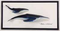 Lote 22 - "BALEINE ET BALEINEAU", QUADRO DECORATIVO - Figuras de baleias em resina aplicadas em base branca com moldura azul. Dim: 25x49 cm (moldura)