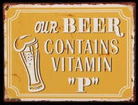 Lote 200 - OUR BEER CONTAINS VITAMIN "P" - Impressão decorativa em chapa de metal, motivo "Our Beer Contains Vitamin "P". Dim: mancha 26x35 cm