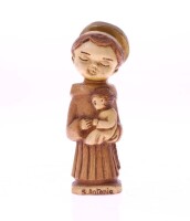 Lote 283 - REBELO CARDOSO (1925-2001), SANTO ANTÓNIO E O MENINO - Imagem de Santo António e o Menino em gesso, assinada, decoração relevada em tom ocre. Dim: 15 cm. Nota: nascido na Covilhã em 1925, o escultor José Rebelo Cardoso cedo mostrou vocação para