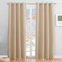 Lote 386 - Cortinas PONY DANCE, pack de 2 em bege Biscotti. Poliéster resistente às intempéries com proteção solar e privacidade, ideal para pátios ou varandas. Tamanho H213 x L132 cm. O artigo provém de uma encomenda não entregue ao cliente, está em esta