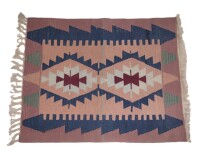 Lote 54 - TAPETE KILIM DA TURQUIA (1.00M2) - Lã pura feito à mão. Design geométrico em tons policromados e invulgares. Dim. 112X89cm. Nota: Como Novo. Tapete durável e resistente.