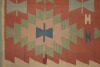 Lote 96 - TAPETE KILIM KARABAKH ANTIGO (4.05M2) - Em lã pura feito á mão. Duplo selo de antiguidade (um dos quais em chapa). Decoração geométrica e policromada. Dim. 168x241cm. Nota: Sinais do tempo, pequenas falhas e defeitos nas franjas. Tapete submetid - 2