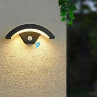 Lote 101 - Candeeiro de parede LED SENQIU, design moderno em alumínio com sensor de movimento, 24W branco quente, IP65 à prova de água, ideal para varandas de vivendas, jardins, pátios, 3000K. O artigo provém de uma encomenda não entregue ao cliente, está