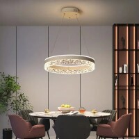 Lote 151 - Candeeiro suspenso moderno com anel de cristal - Base metálica, fonte de luz LED, regulável, para 10-15 m². Disponível em branco, preto e dourado, com alimentação 220V AC. Adequado para salas de jantar e salões. O artigo provém de uma encomenda