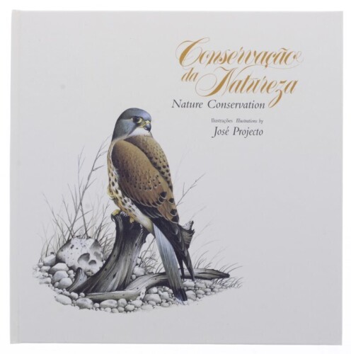 Lote 86 - “CONSERVAÇÃO DA NATUREZA / NATURE CONSERVATION", LIVRO FILATÉLICO - Edição do Clube dos Coleccionador, texto de J.M..Teixeira Gomes,de 1996, edição bilingue (português/inglês), impresso por Ambar, numerado (02053), encadernação de capa dura. Not