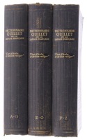 Lote 124 - DICTIONNAIRE QUILLET DE LA LANGUE FRANÇAISE - 3 Volumes (A-D; E-0; P-Z). Dictionnaire Quillet de La Langue Française, Librairie Aristide Quillet, Publicado em 1956. Encadernação cartonada. Dim: 24x16 cm. Nota: sinais de manuseamento