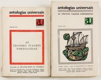 Lote 70 - AS GRANDES VIAGENS PORTUGUESAS. PRIMEIRA E SEGUNDA SÉRIES. 2 OBRAS - selecção, prefácio e notas de Branquinho da Fonseca, Lisboa, Portugália Editora, 1964; [s.d.]. 2 obras, conjunto muito difícil de reunir. Capas de João da Câmara Leme. Conserva