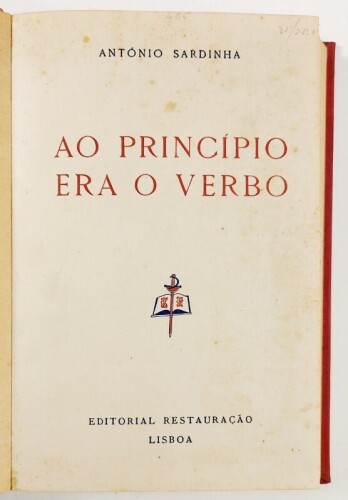 Lote 46 - AO PRINCÍPIO ERA O VERBO - António Sardinha, Lisboa, Editorial Restauração, 1959. Obra central do Integralismo Lusitano. Luxuosa encadernação em percalina com magnífica gravação a ouro na pasta e títulos e ferros dourados na lombada. Ostenta ex-